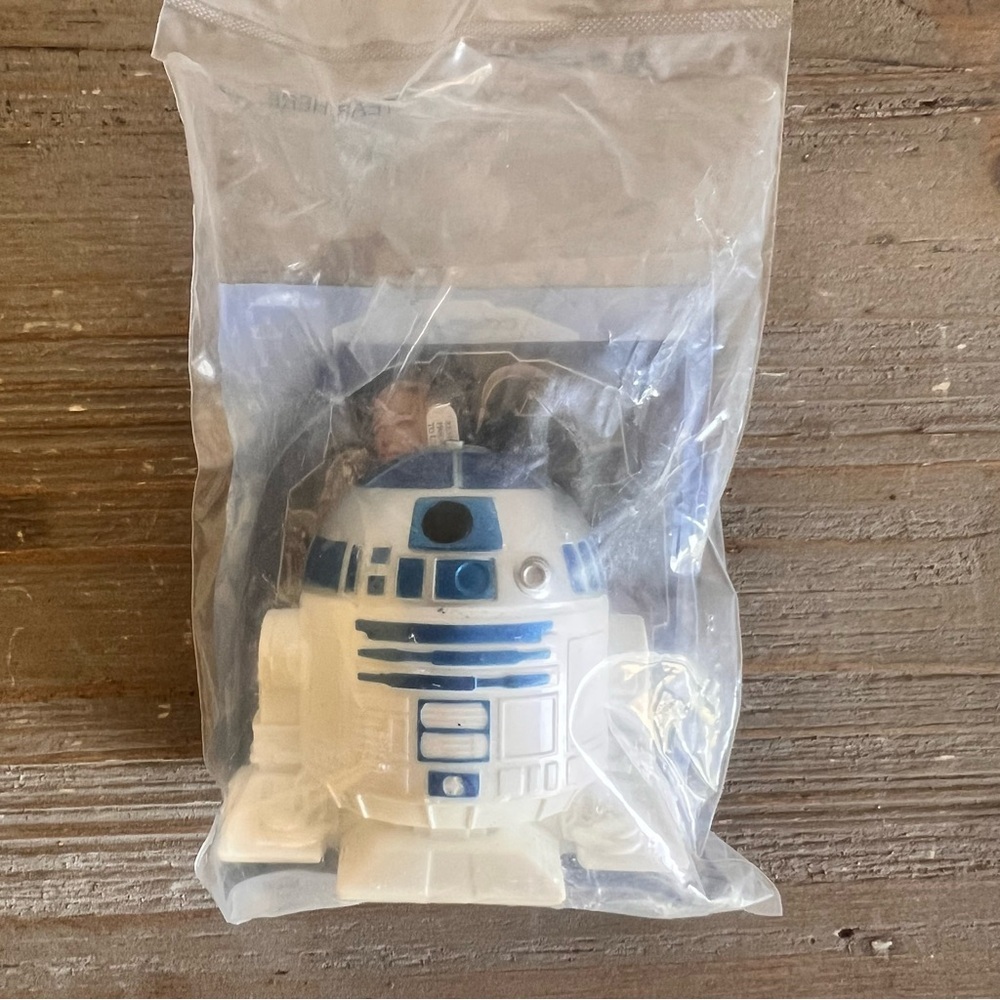 Star Wars Complete the Saga 2005 R2-D2 Sealed Package Toy #C250534